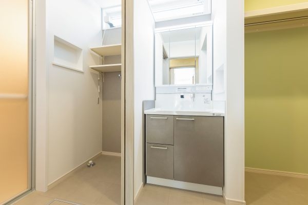 新潟市　注文住宅　独立脱衣室　洗面台
　工務店